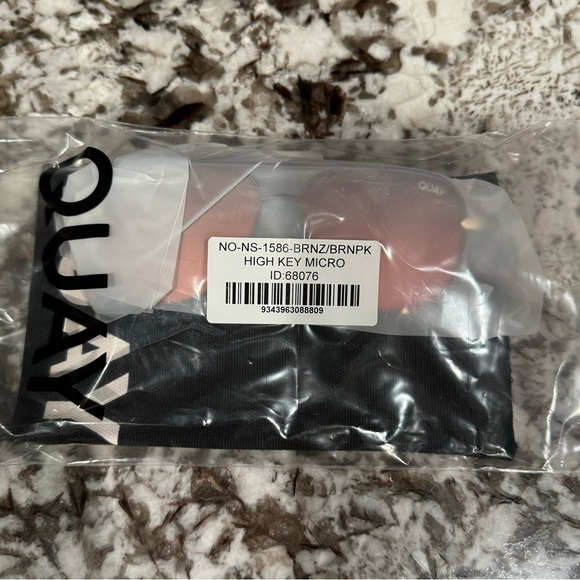 Quay High Key Sunglasses - Picture 2 of 11